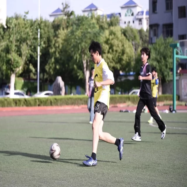 欧冠八强首回合精彩对决解析